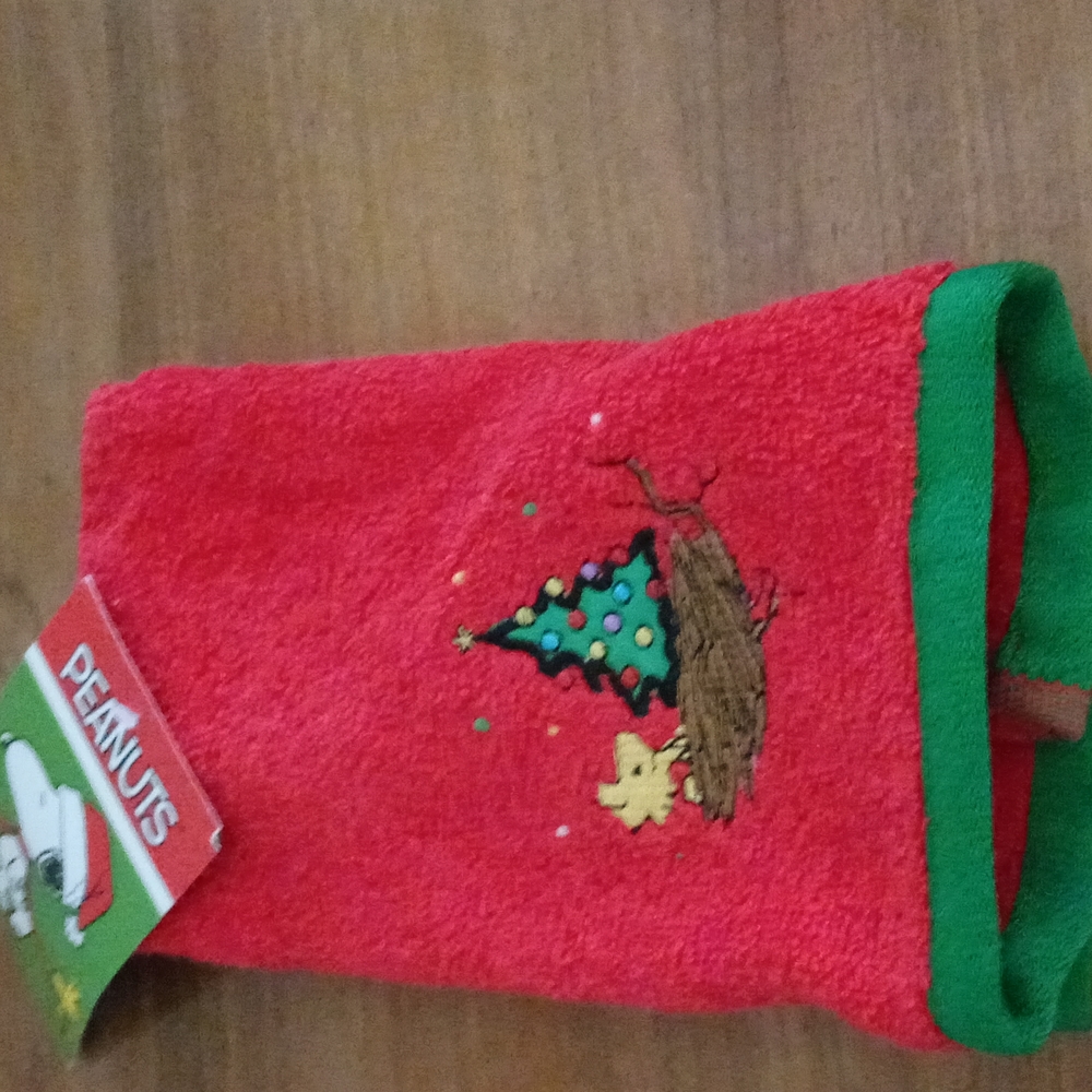 Woodstock Christmas finger tip towel